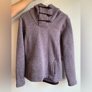 Never worn, North Face pull over.